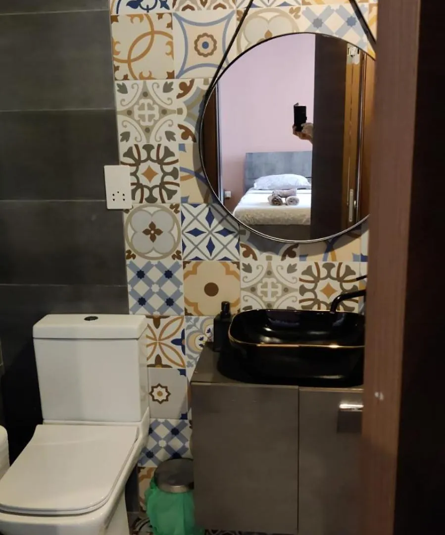 Airport Accommodation Bedroom With Your Own Private Bathroom Self Check In And Self Check Out Air-Condition Included Mqabba Privatunterkunft